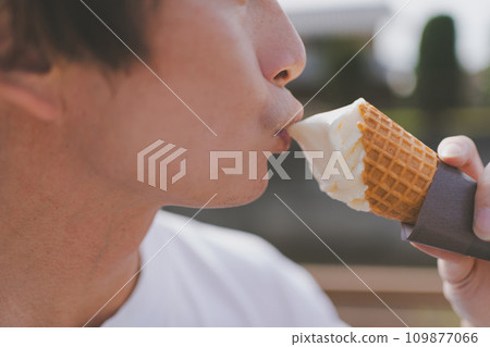 soft ice cream, soft-serve ice cream, ice cream 109877066