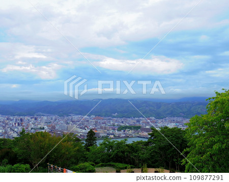 Cityscape seen from Mt. Godai (Kochi City, Kochi Prefecture) 109877291