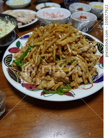 Sautéed delicious meat vegetables Sautéed delicious meat vegetables 109877622
