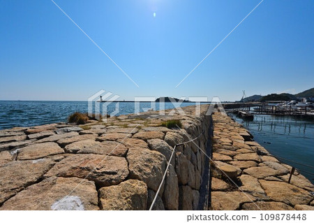 Tomo District, Fukuyama City, Hiroshima Prefecture Scenery of the port where the Irohamaru Incident took place: Blue sky and calm fishing port Tomo District, Fukuyama City, Hiroshima Prefecture Scenery of the port where the Irohamaru Incident took place: Blue sky and calm fishing port 109878448