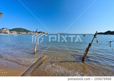 Tomo District, Fukuyama City, Hiroshima Prefecture Scenery of the port where the Irohamaru Incident took place: Blue sky and calm fishing port Tomo District, Fukuyama City, Hiroshima Prefecture Scenery of the port where the Irohamaru Incident took place: Blue sky and calm fishing port 109878466