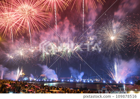 Beautiful Fireworks at Chaopraya River Bangkok 109878516
