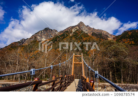 Autumn scenery of Kamikochi Autumn scenery of Kamikochi 109878574