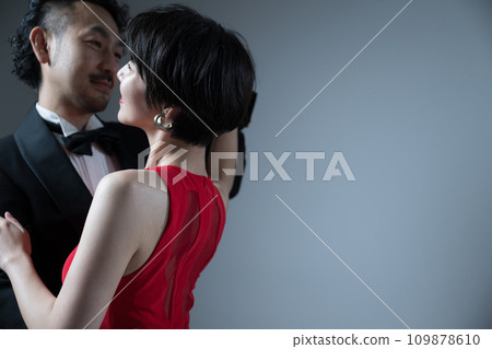 Ballroom dance upper body close-up 109878610