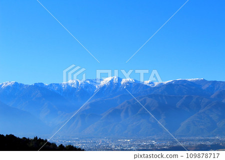 View from Kamine Plateau in December: Mountains of Shinshu 109878717