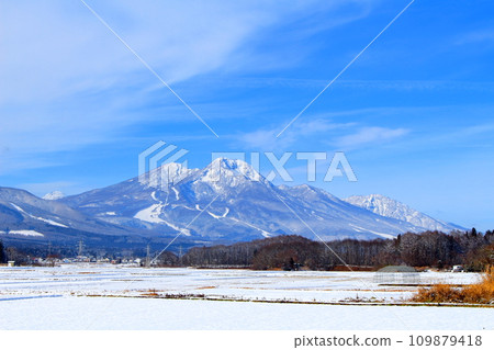 Five Hokushin Mountains in December: Mountains of Shinshu 109879418