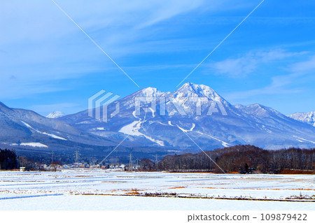 Five Hokushin Mountains in December: Mountains of Shinshu 109879422