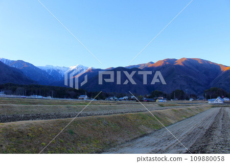 十二月的伊那眺望:信州的山 十二月的伊那眺望:信州的山 109880058