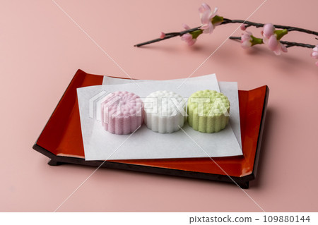 Rakugan New Year's first kettle image pink 109880144