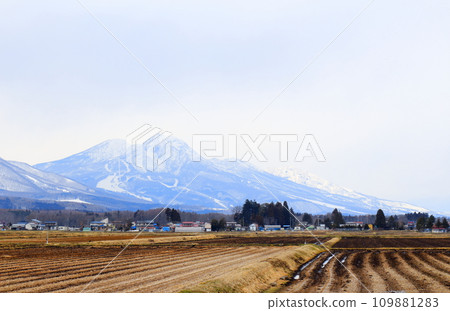 Hokushin Five Mountains in April Mountains of Shinshu Snow-capped Hokushin Five Mountains 109881283