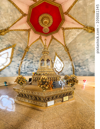 Phra Maha Chedi Chai Mongkhon in Roi Et, Thailand Phra Maha Chedi Chai Mongkhon in Roi Et, Thailand 109881345