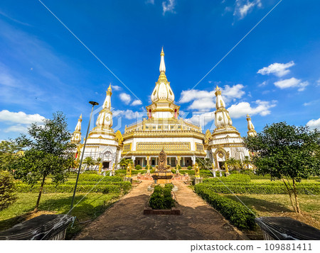Phra Maha Chedi Chai Mongkhon in Roi Et, Thailand Phra Maha Chedi Chai Mongkhon in Roi Et, Thailand 109881411