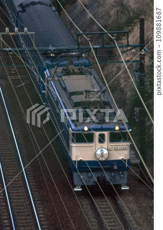 Sleeper express “Mizuho” and EF65 1105 Sleeper express “Mizuho” and EF65 1105 109881687