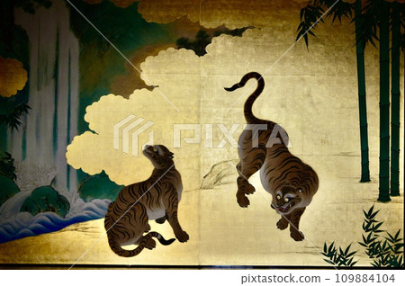 Fusuma painting “Bamboo Forest Leopard and Tiger” (Nagoya Castle, Honmaru Palace, Omoteshoin Ichinoma/Nagoya City, Aichi Prefecture) 109884104
