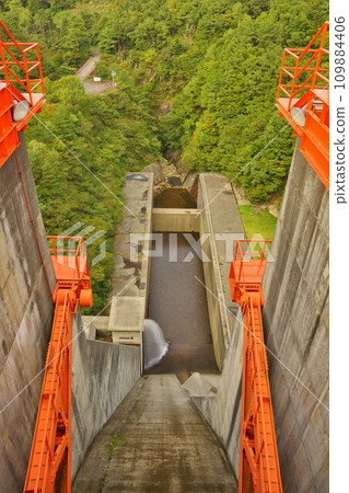 Radial gate and downstream of Oishi Dam Radial gate and downstream of Oishi Dam 109884406
