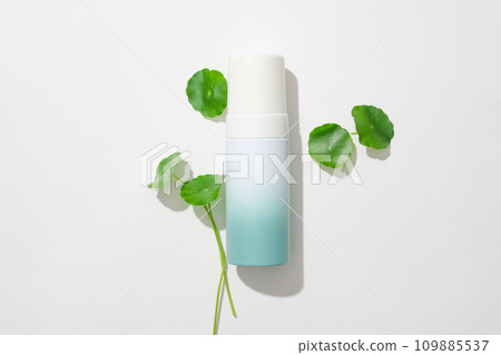 Centella asiatica leaves are decorated around an unbranded cosmetics bottle on a white background. Gotu kola has the ability to stimulate skin cell regeneration. Centella asiatica leaves are decorated around an unbranded cosmetics bottle on a white background. Gotu kola has the ability to stimulate skin cell regeneration. 109885537