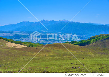 春季從霧峰高原(富士見台)眺望南側(南阿爾卑斯山、美濃市等) 春季從霧峰高原(富士見台)眺望南側(南阿爾卑斯山、美濃市等) 109885600