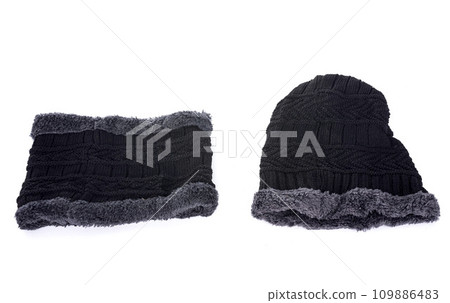 scarf and wolly hat 109886483