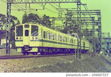 小田急 9000 9703 型及其他 6 架,成城學園前北見,1976 年 3 月 21 日 小田急 9000 9703 型及其他 6 架,成城學園前北見,1976 年 3 月 21 日 109887357