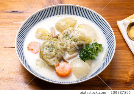 cabbage roll stew 109887895