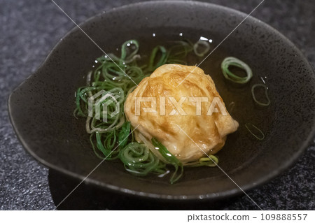 Akashiyaki eaten with dashi soup 109888557