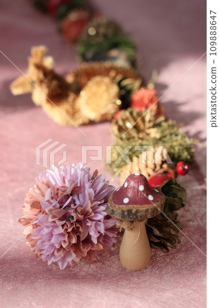 乾燥花和聖誕花環新年冬季景觀 乾燥花和聖誕花環新年冬季景觀 109888647