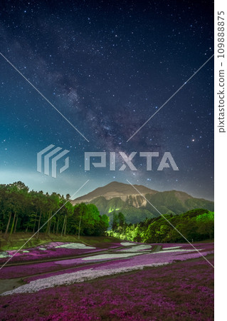 Chichibu Hitsujiyama Park moss phlox, Mt. Buko and the Milky Way in spring Chichibu Hitsujiyama Park moss phlox, Mt. Buko and the Milky Way in spring 109888875