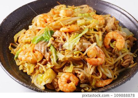 Seafood fried noodles 109888878