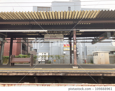 Keio Line Kamikitazawa Station platform Keio Line Kamikitazawa Station platform 109888961
