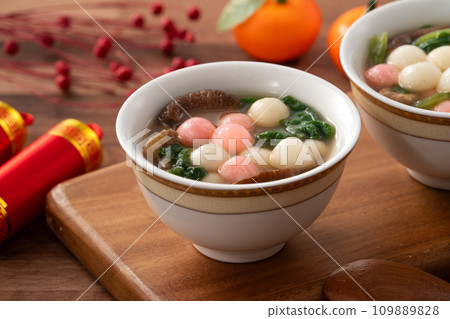 glutinous rice balls winter solstice salty glutinous rice balls red white pink Tang yuan タンユエン 団子 109889828