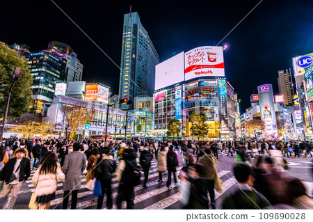 Tokyo cityscape in Japan The hustle and bustle of December...the bustling Shibuya. Light and shadow...wisdom for tomorrow, to an era of light and brilliance of hope... 109890028