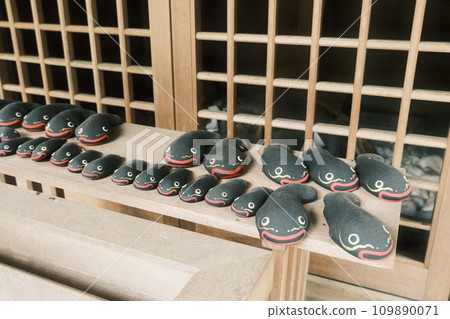 Catfish figurines made of pottery lined up at shrines 109890071