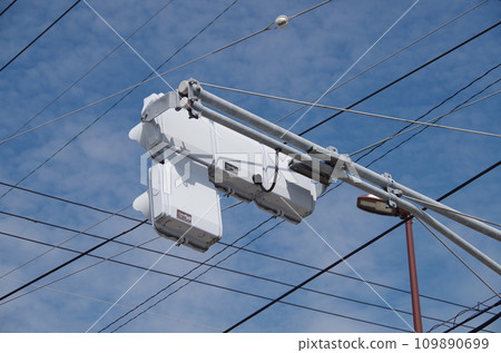 紅綠燈的背面往上看 109890699