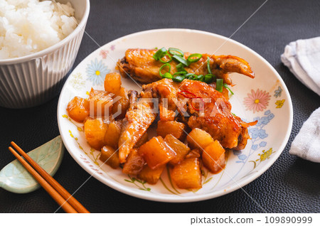 Stir-fried chicken wings with daikon radish Stir-fried chicken wings with daikon radish 109890999