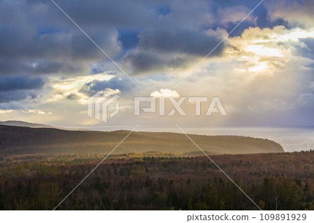 Shiretoko Gogo Field House - Sunset over Shiretoko seen from the elevated wooden walkway - Shari Town, Hokkaido 109891929