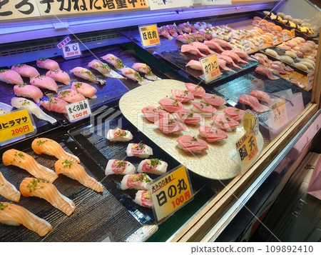 Fresh nigiri sushi from Karato market 109892410