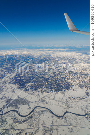 Mogami River seen from above (Yamagata Prefecture) 109893416