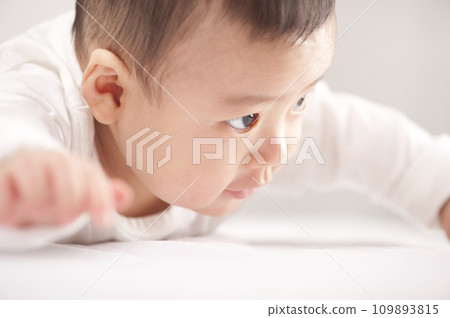asian baby boy lying on bed asian baby boy lying on bed 109893815