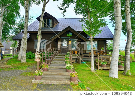 Exterior of Cafe Rest “Kino Ii Nakama” in Biei Town, Hokkaido 109894048
