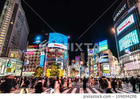 Tokyo cityscape in Japan The hustle and bustle of December...the bustling Shibuya. Light and shadow...wisdom for tomorrow, to an era of light and brilliance of hope... 109894206