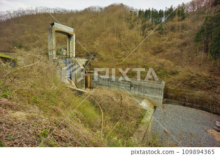 Embankment of Kurosakaishi Dam Embankment of Kurosakaishi Dam 109894365