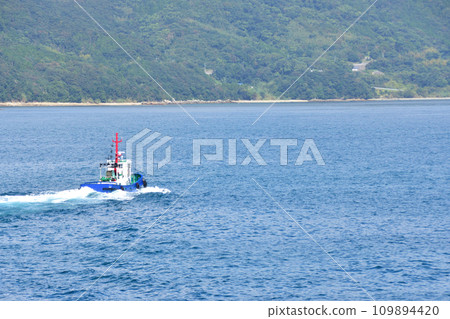 Ferry journey from Fukue Port in Goto City, Nagasaki Prefecture to Aokata Port in Shinkamigoto Town Ferry journey from Fukue Port in Goto City, Nagasaki Prefecture to Aokata Port in Shinkamigoto Town 109894420