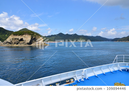 Ferry journey from Fukue Port in Goto City, Nagasaki Prefecture to Aokata Port in Shinkamigoto Town Ferry journey from Fukue Port in Goto City, Nagasaki Prefecture to Aokata Port in Shinkamigoto Town 109894446