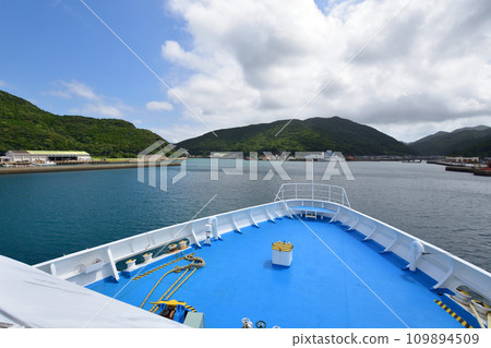 Ferry journey from Fukue Port in Goto City, Nagasaki Prefecture to Aokata Port in Shinkamigoto Town 109894509