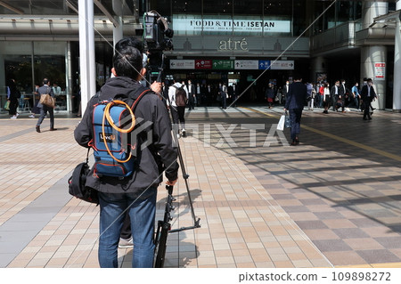 News video shooting at the Konan exit of Shinagawa Station, Tokyo News video shooting at the Konan exit of Shinagawa Station, Tokyo 109898272