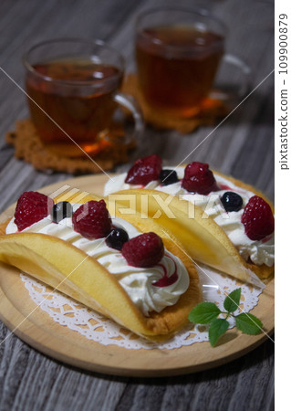 Omelette cake Omelette cake 109900879