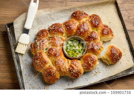 freshly baked bread buns freshly baked bread buns 109901738