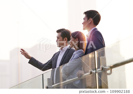 asian business people chatting outdoors 109902188