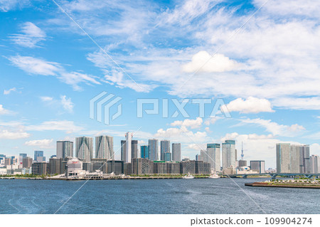 [Tokyo] Cityscape of Harumi Pier seen from Rainbow Bridge 109904274