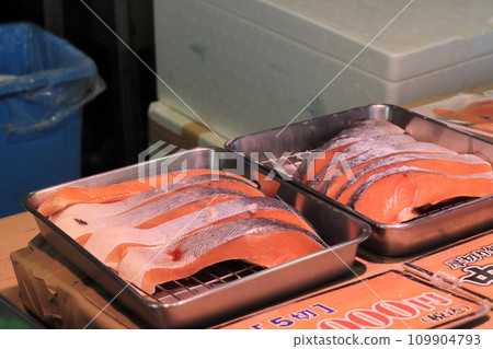 Salmon fillets, salmon, cut salted salmon 109904793